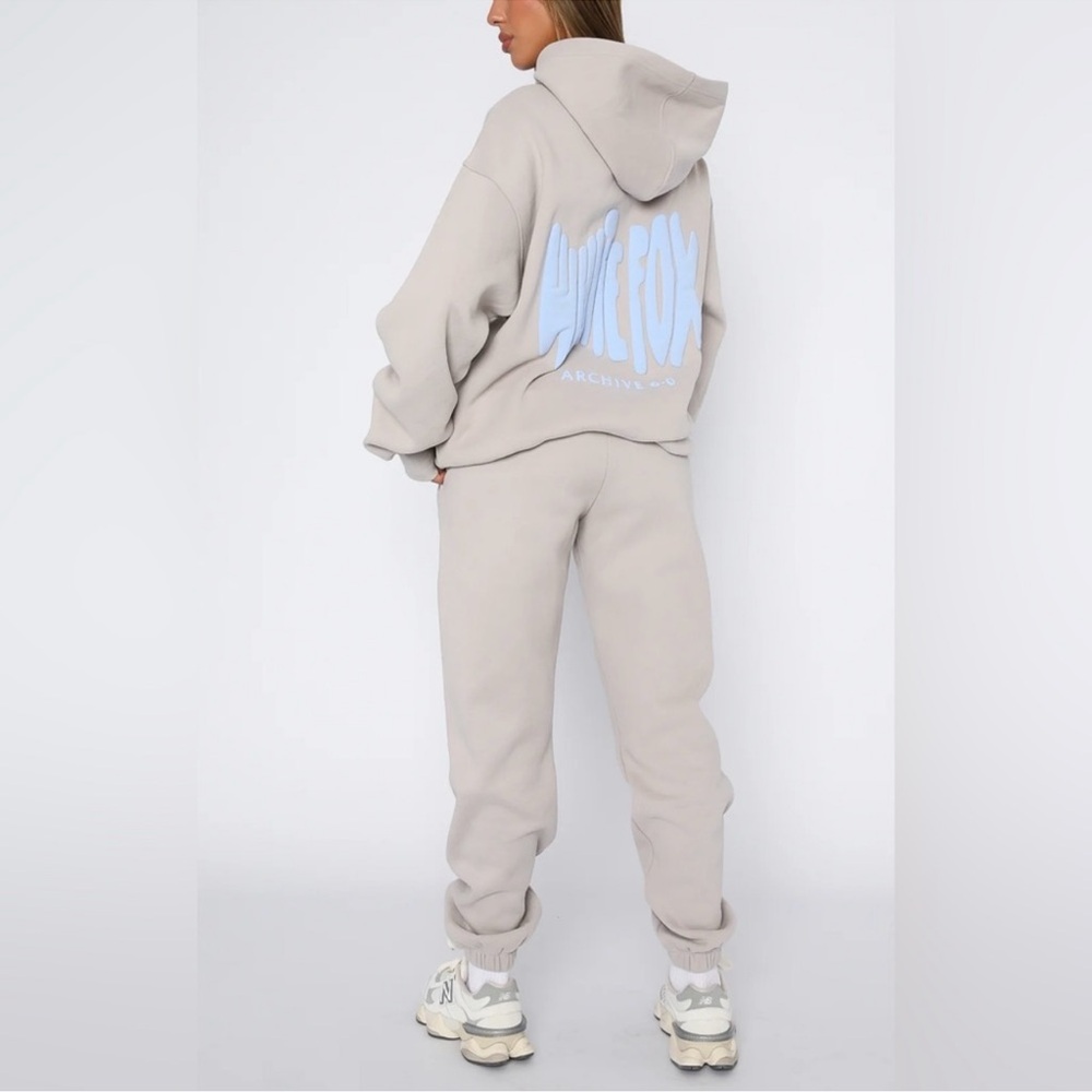 White Fox Boutique Archive 6.0 Sweatpant, Sweatshirt and Short Set - Picture 4 of 7